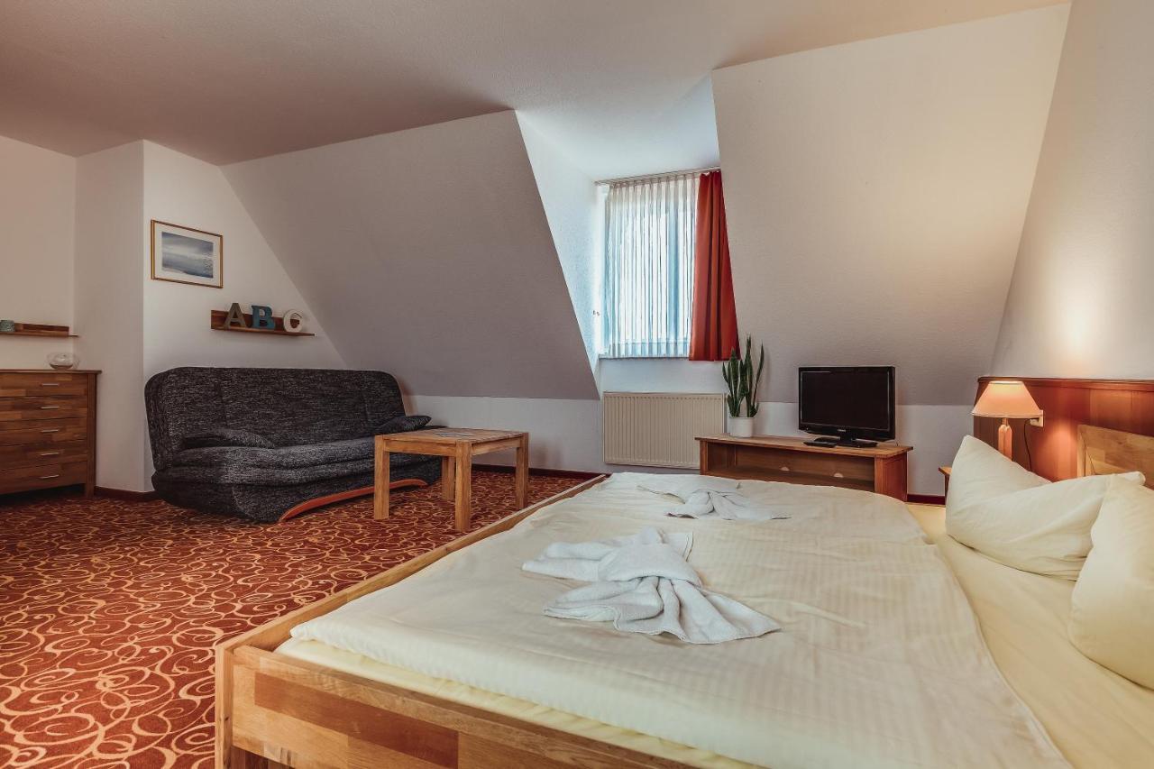 Landhotel Lewitz Muehle Banzkow Extérieur photo